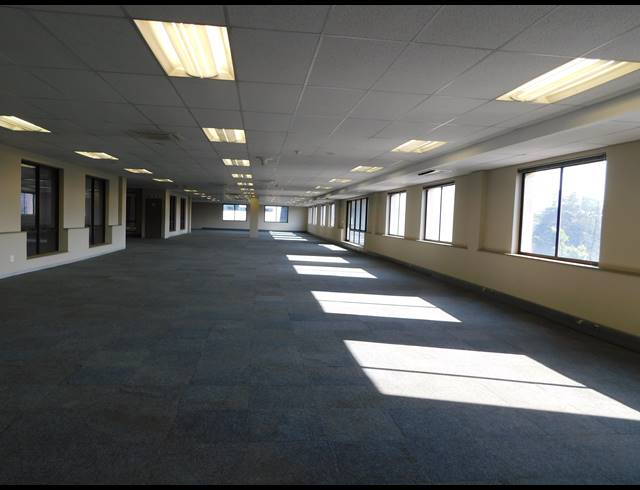 1,558M² OFFICE TO LET IN PARKTOWN